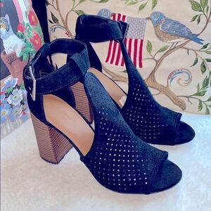 Universal Thread stack heel peep toe heels Size 8